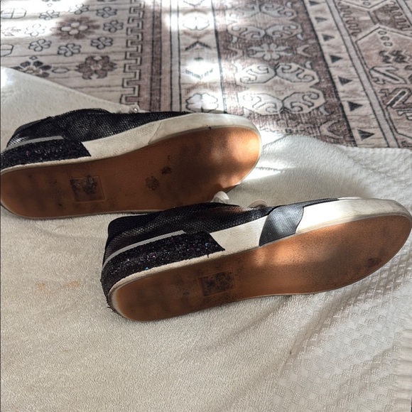 Dolce Vita Black and White Sneakers Classic Design - Picture 5 of 15